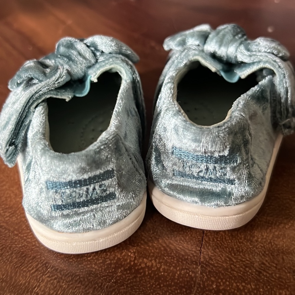 Blue velvet baby Toms - Picture 2 of 4